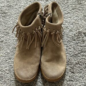 UGG Moccasin bootie tan size 8